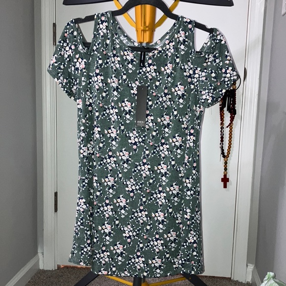 Jesse & J Tops - Green Floral Top